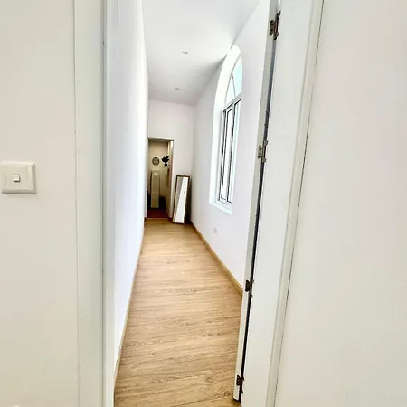 'red' Modern 1br Near Promenade * Gzira