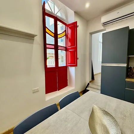 'red' Modern 1br Near Promenade *