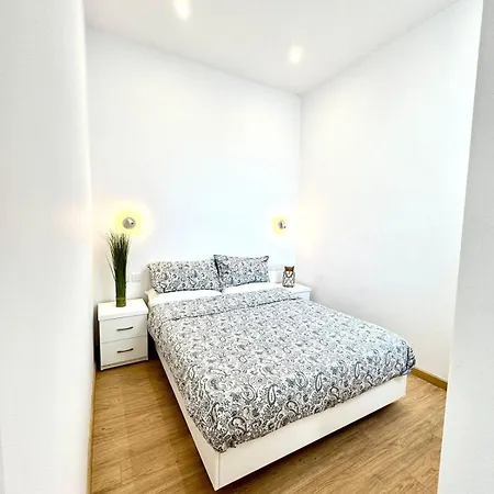 아파트 'red' Modern 1br Near Promenade