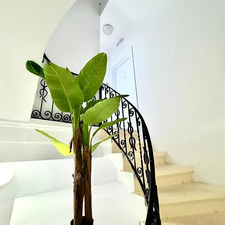 'red' Modern 1br Near Promenade